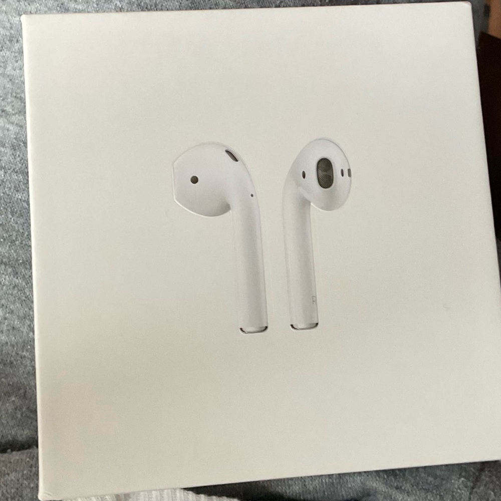 Apple AirPods Wireless Earbuds - White